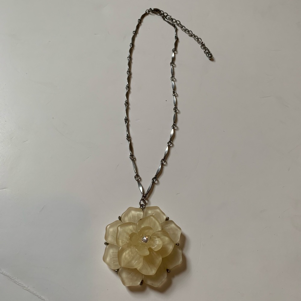 Flower necklace, ivory plastic, silver chain